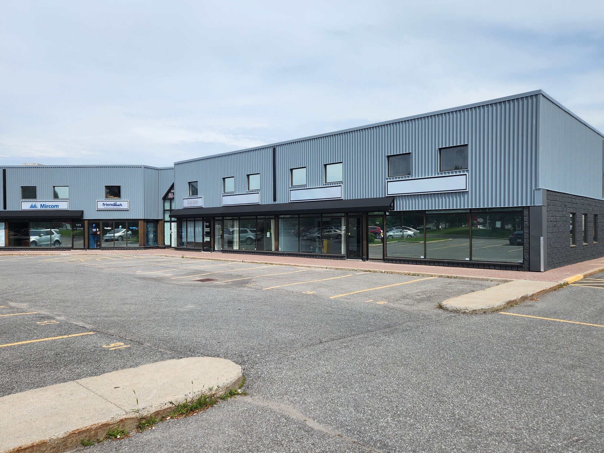 15 Capella Ct Ottawa, ON K2E 7X1 Industrial Property for Sale on