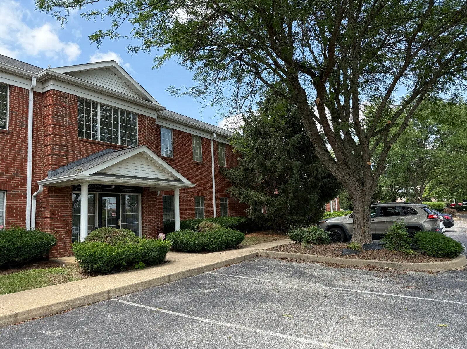 10629 Henning Way, Louisville, KY for Rent