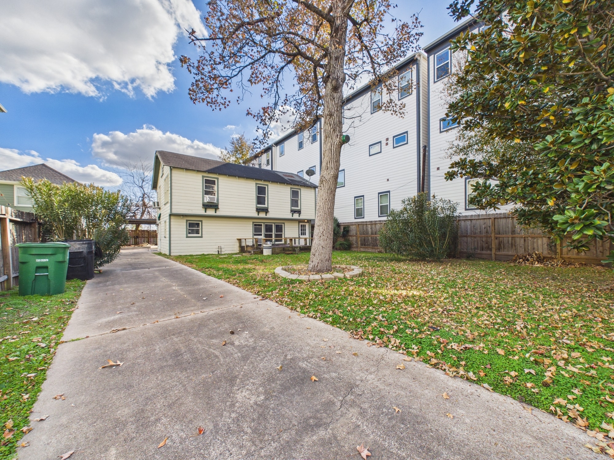 1334 W 21st St, Houston, TX for Sale