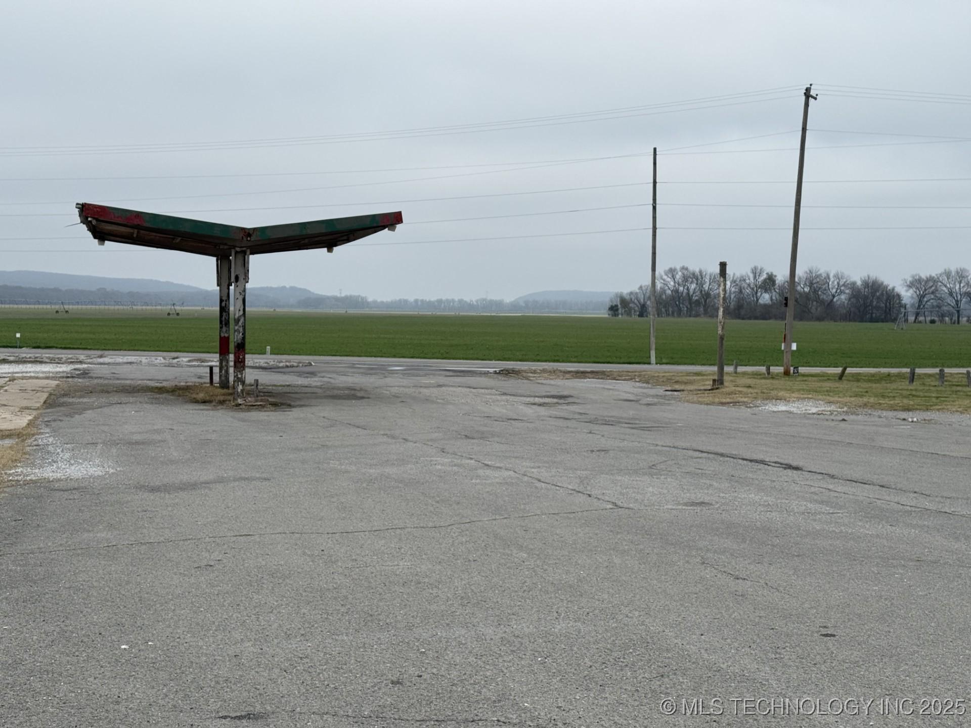 17353 Oklahoma 100, Webbers Falls, OK for Sale