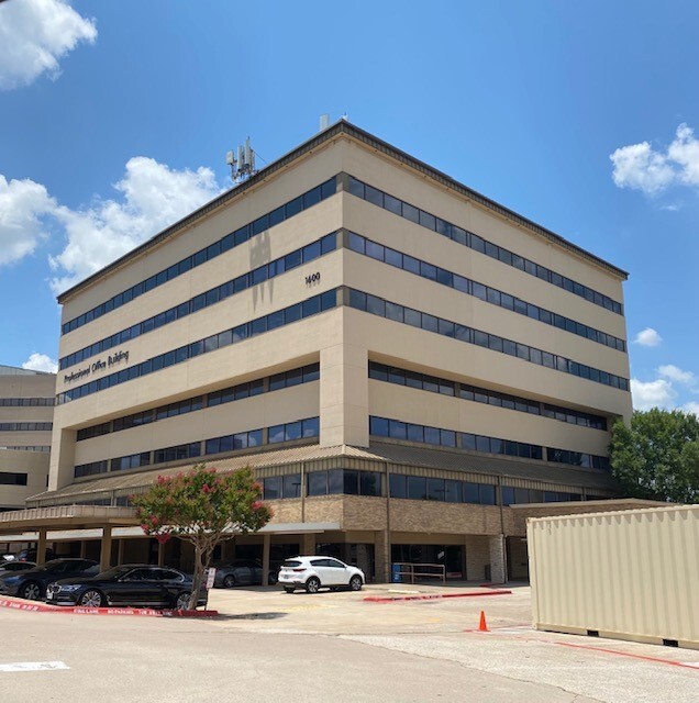 1600 W College St, Grapevine, TX for Rent