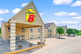 De Soto, KS Hospitality - 34085 Commerce Dr
