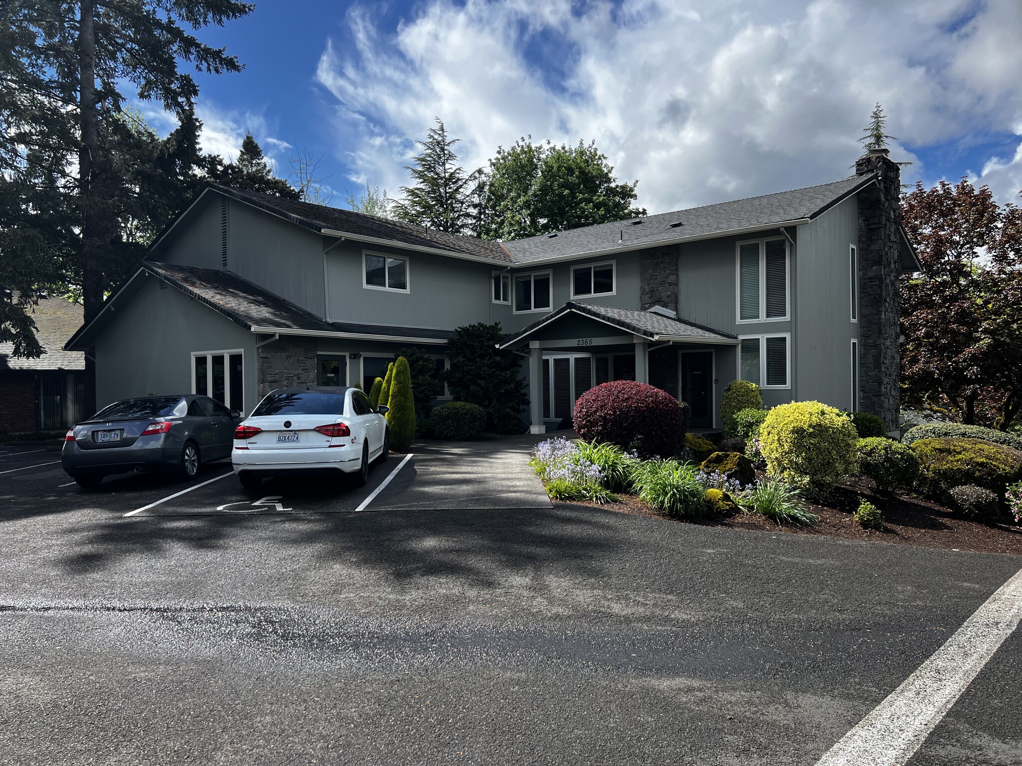 2365 SW Cedar Hills Blvd, Portland, OR for Sale