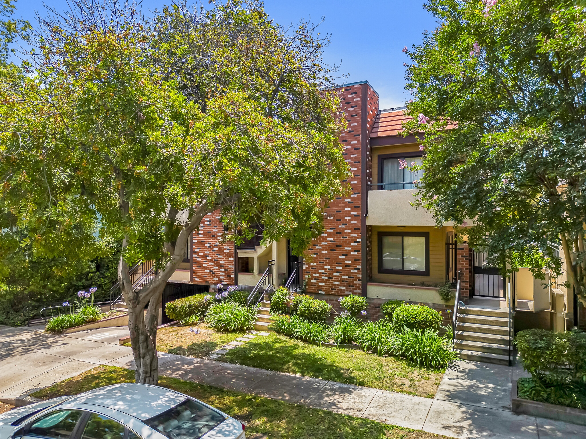 1207 N Columbus Ave, Glendale, CA for Sale