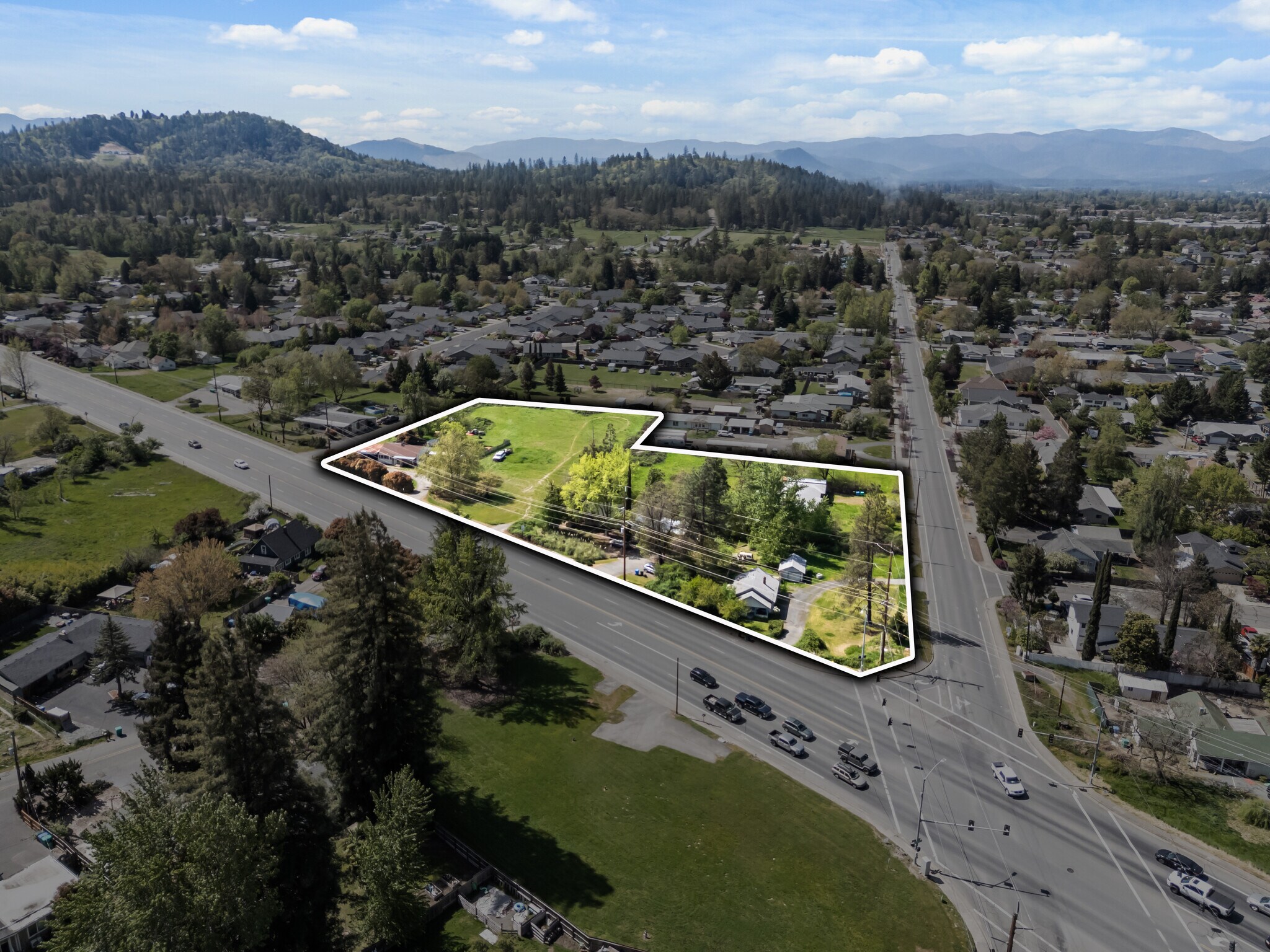 815 W Harbeck Rd, Grants Pass, OR for Sale