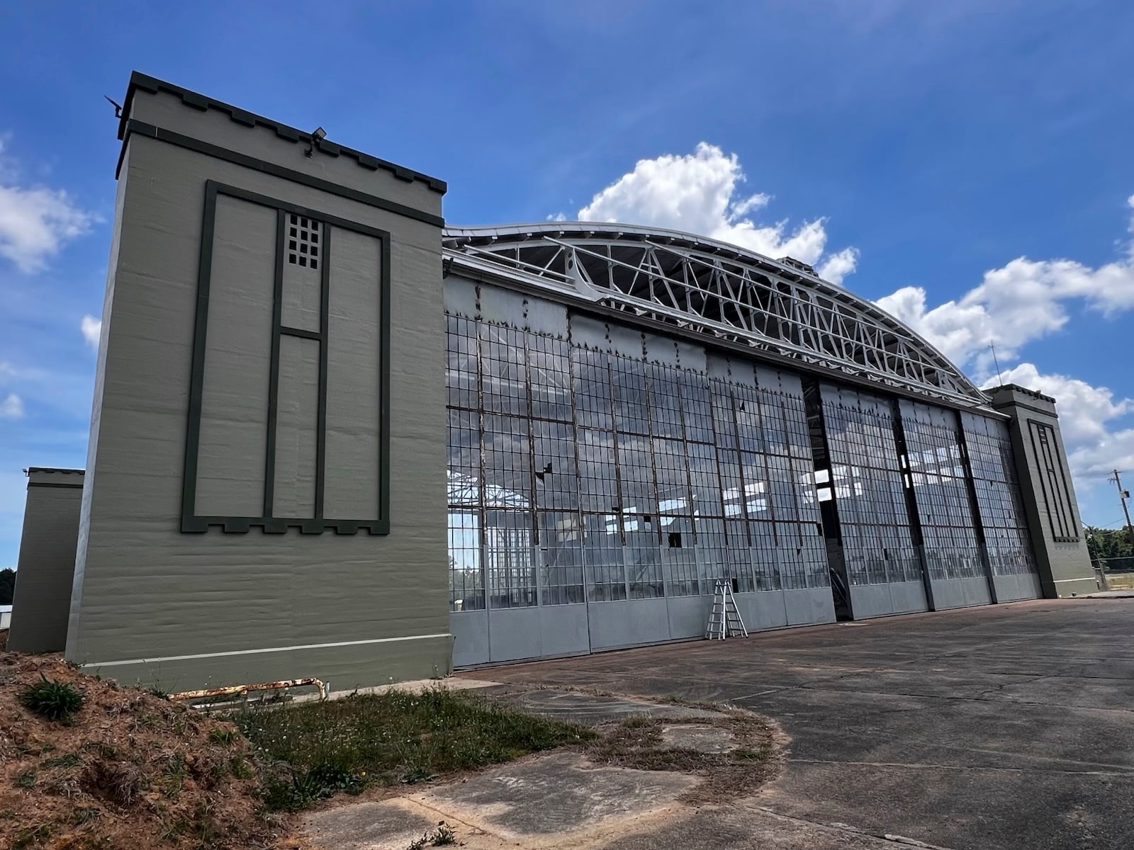 8100 Airbus Military Dr, Mobile, AL for Rent