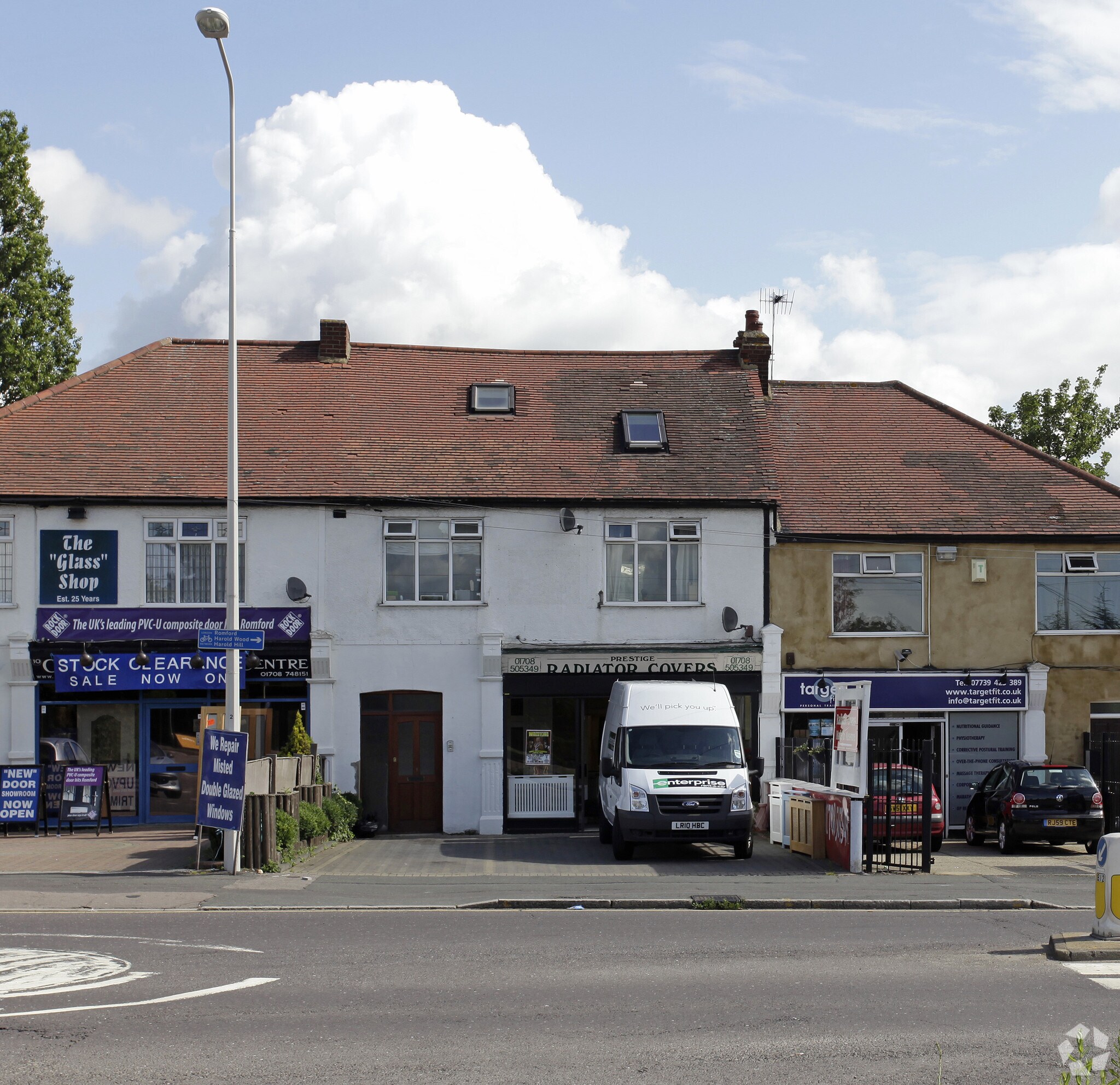 8 Hog Hill Rd, Romford, LND for Rent