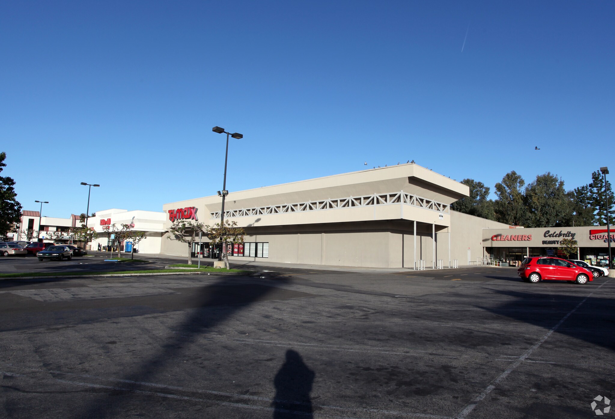 20101-20141 Sherman Way, Winnetka, CA for Rent