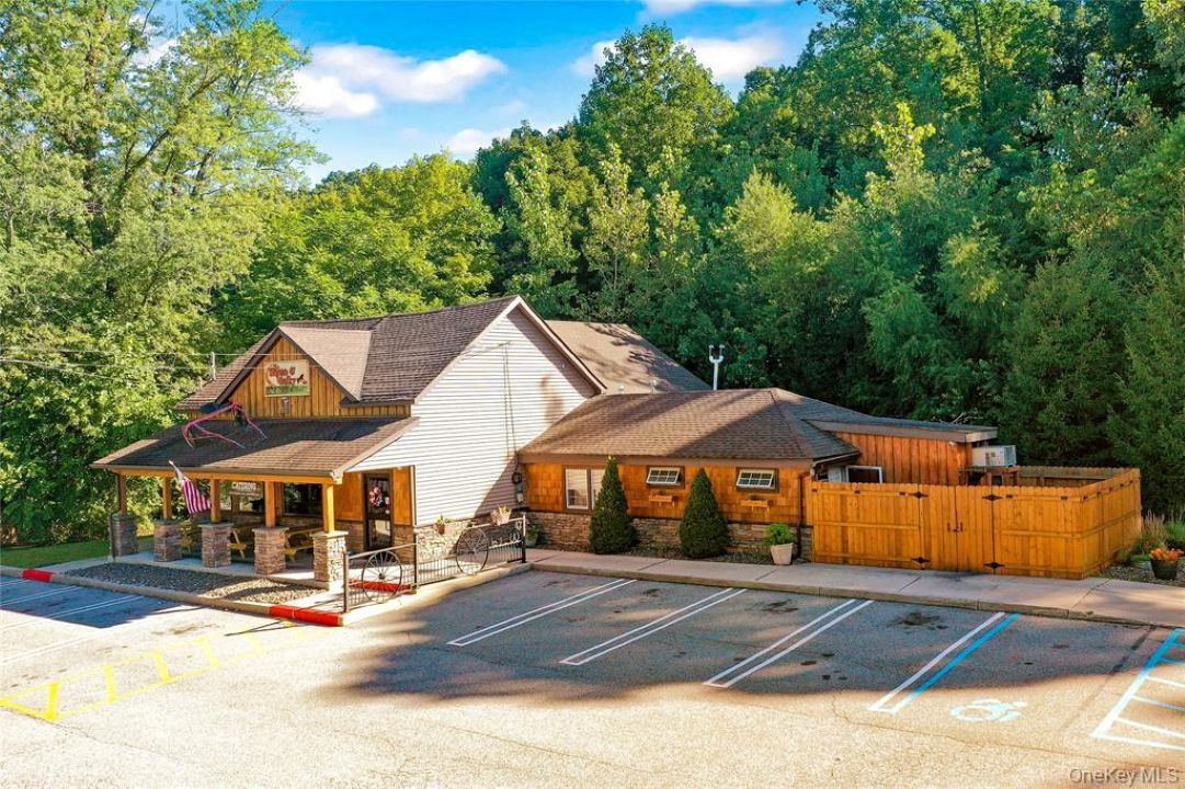 809 Bloomingburg Rd, Bloomingburg, NY for Sale