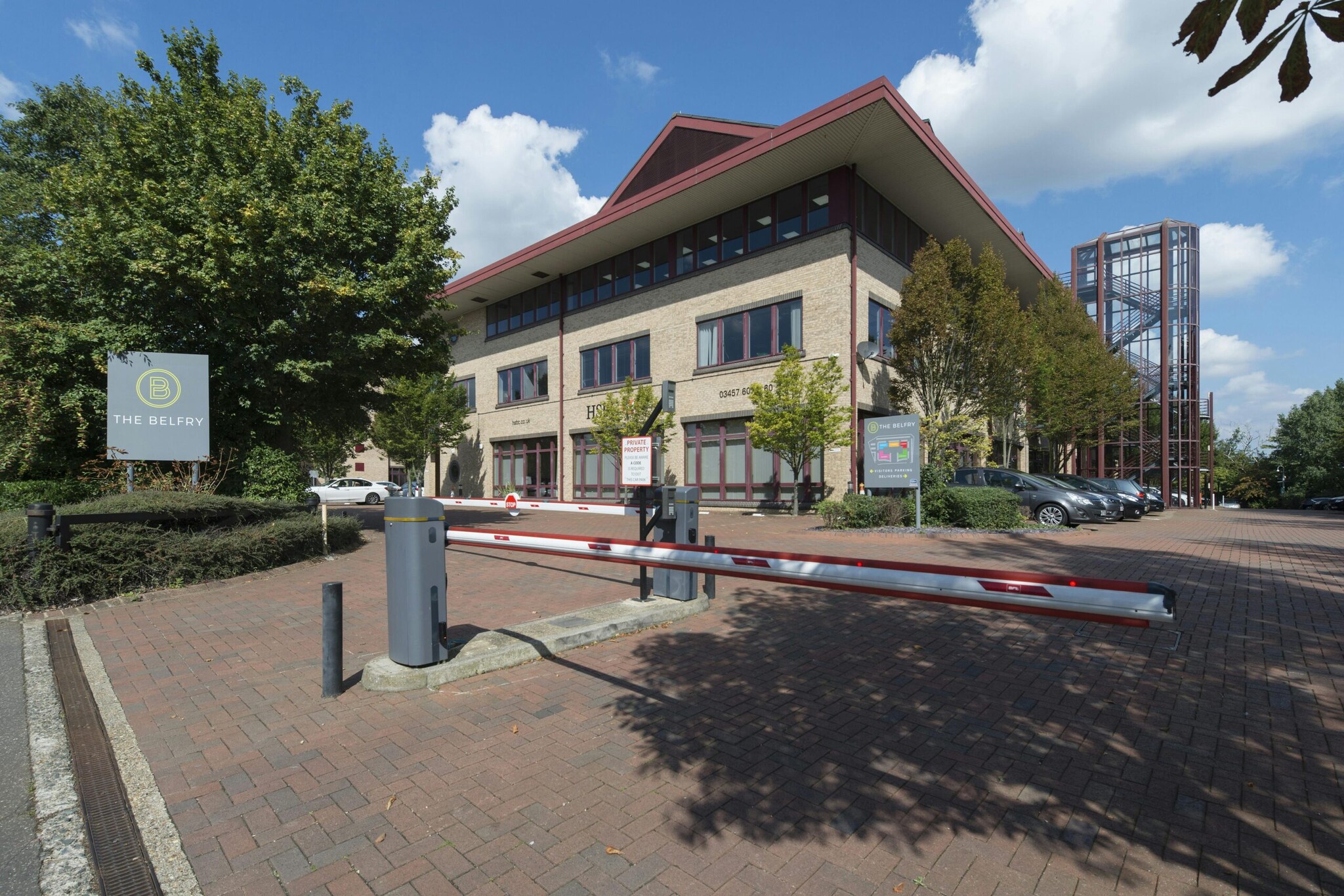 Colonial Way, Watford, HRT for Rent