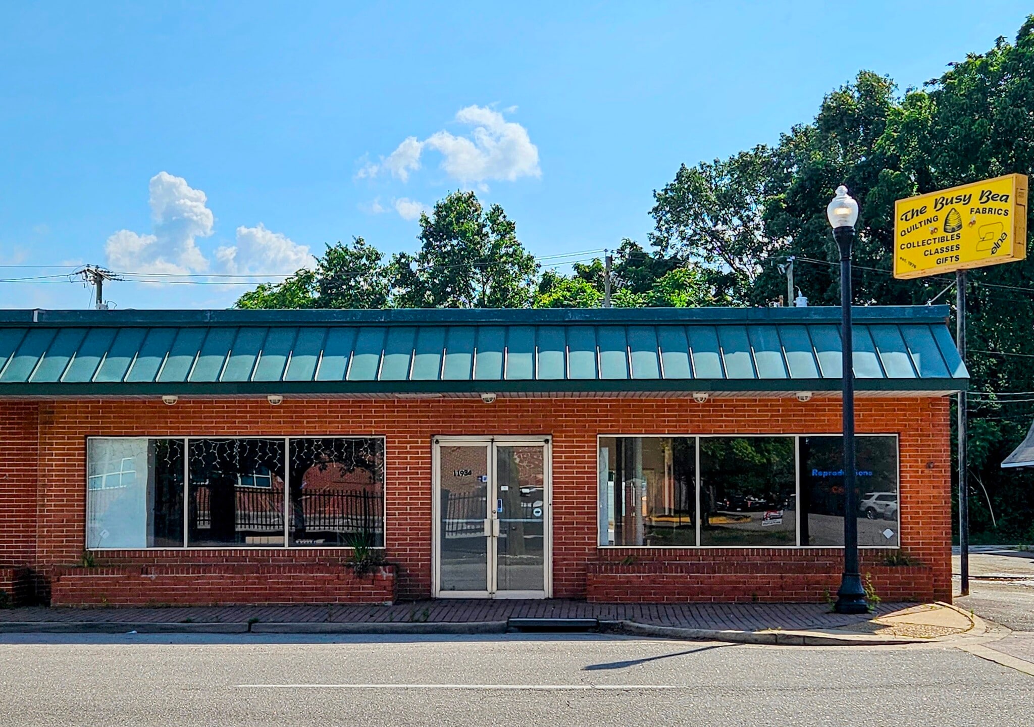 11934 Centre St, Chester, VA for Rent