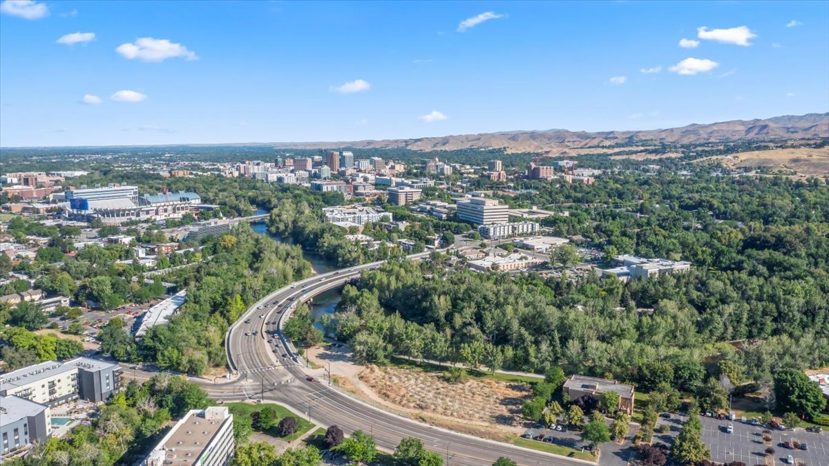 444 W Parkcenter Blvd, Boise, ID for Sale