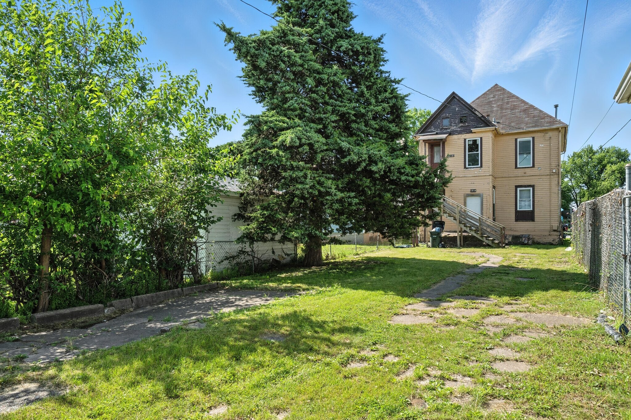 1614 W 3rd St, Davenport, IA for Sale