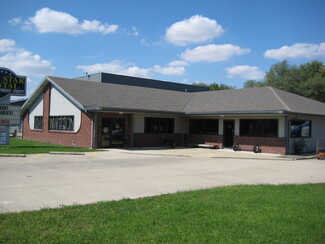 Charleston, IL Storefront Retail/Office - 801 W Lincoln Ave