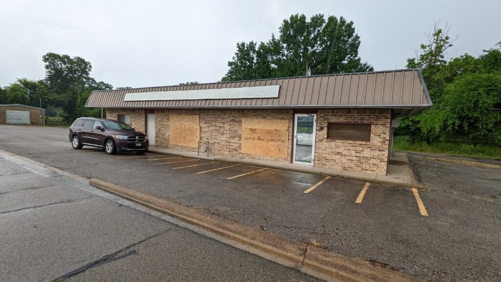 908 E Sam Rayburn Dr Bonham, TX 75418 Retail Property for Sale on