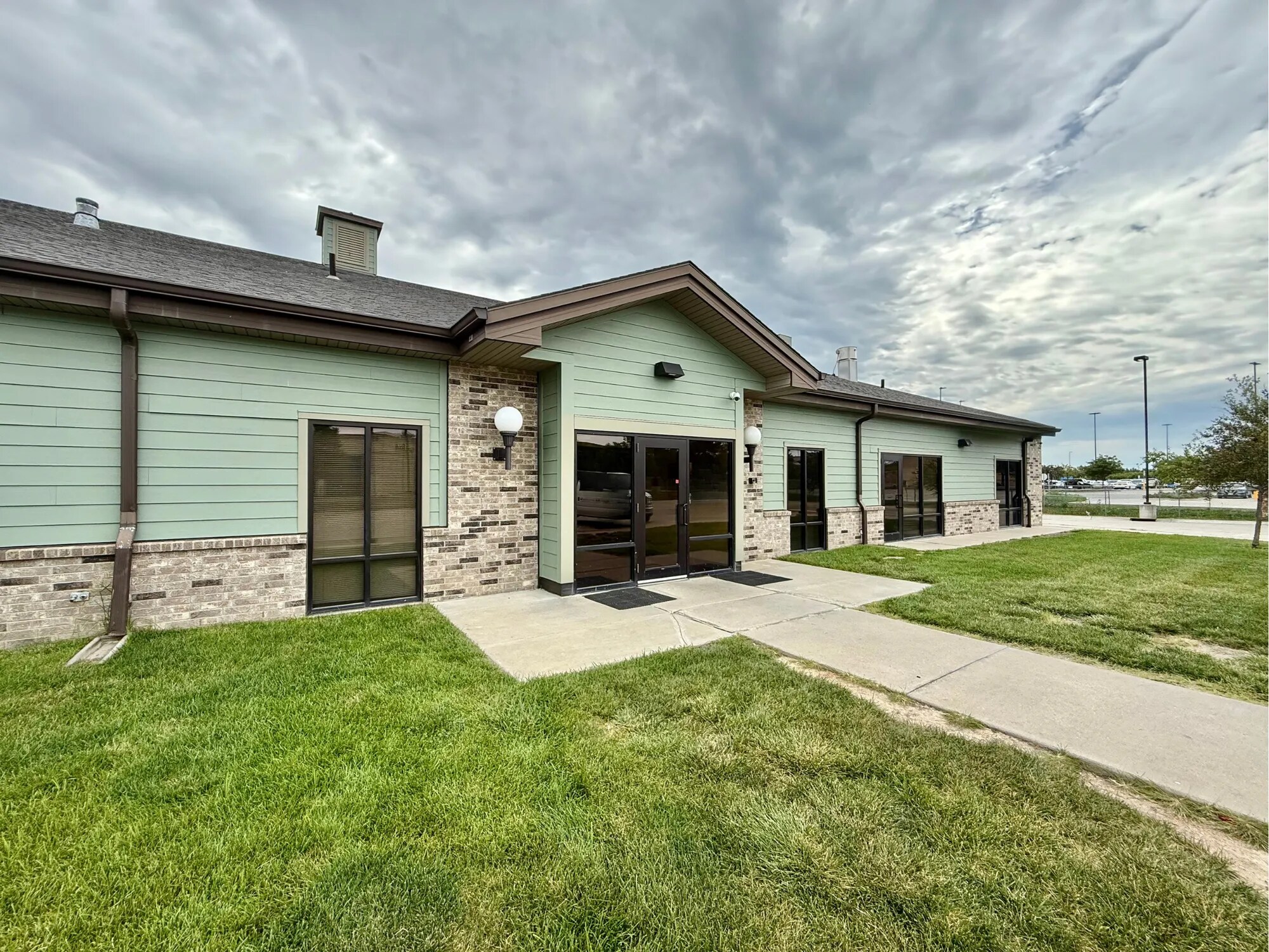 6704 S 167th St, Omaha, NE for Sale