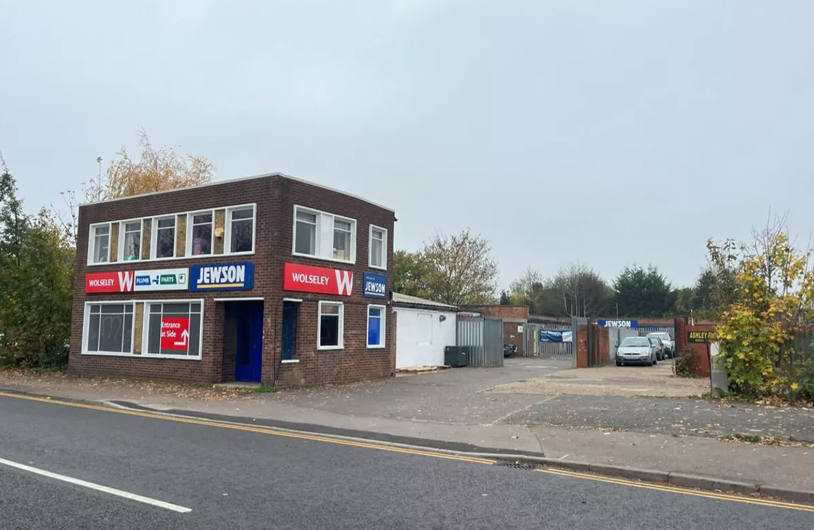 11 Betley Ct, Walton On Thames, SRY for Sale