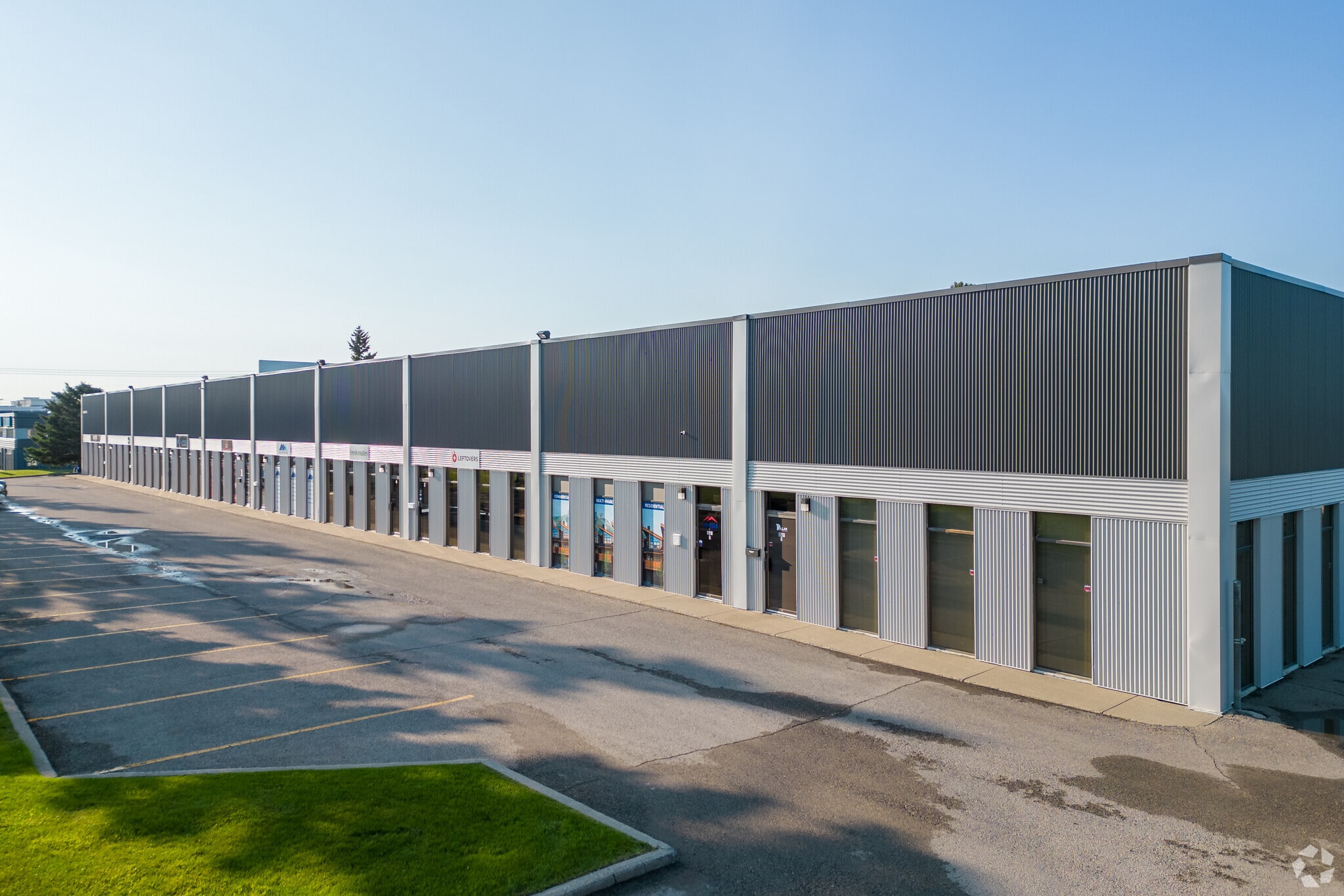 1925 39th Ave NE, Calgary, AB for Rent