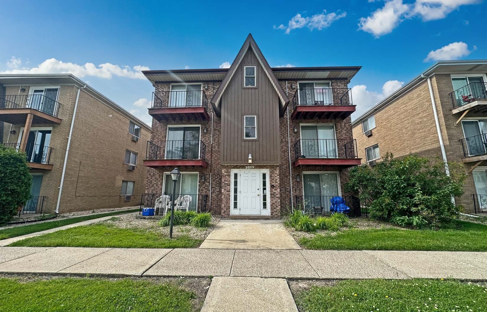2121 176th Pl, Lansing, IL for Sale