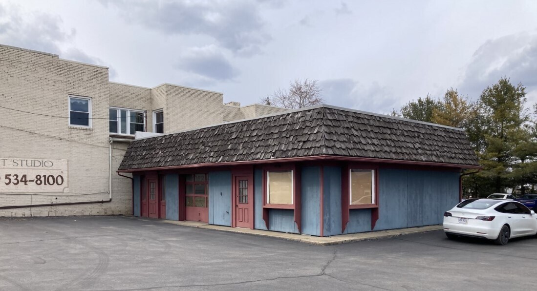 6 W Liberty St, Hubbard, OH for Rent