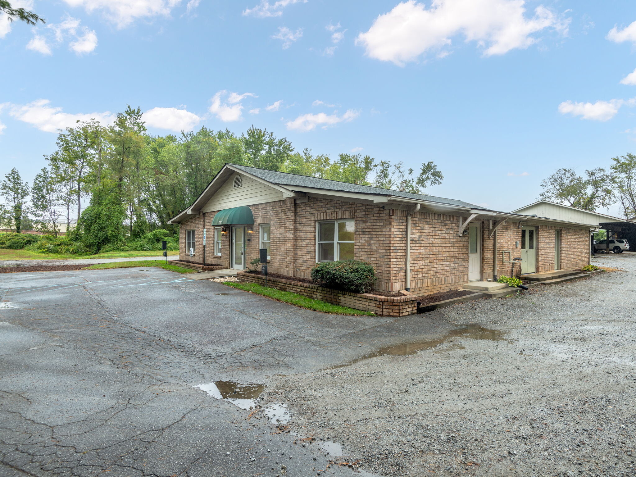 732 Jonesborough St, Hendersonville, NC for Sale