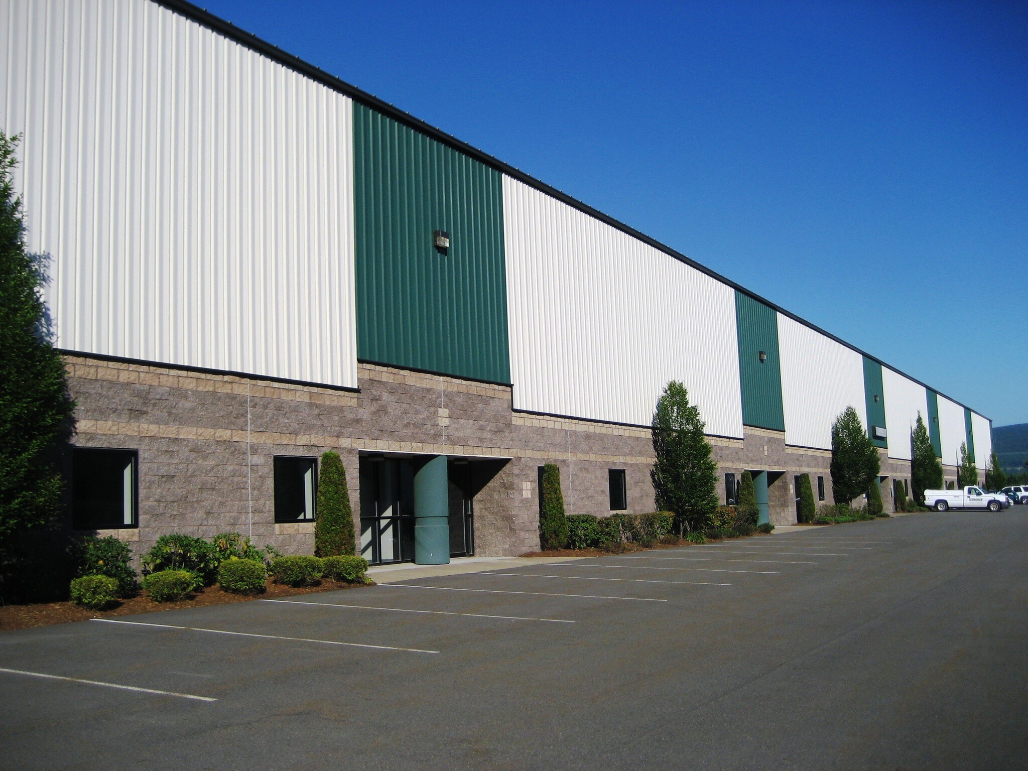 1155 Mid Valley Dr, Olyphant, PA for Rent