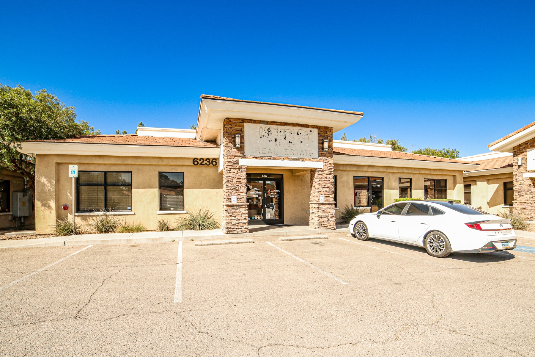 6236 W Desert Inn Rd, Las Vegas, NV for Rent