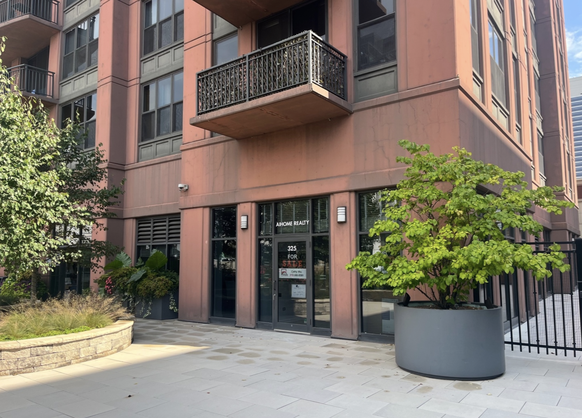 325-333 N Des Plaines St, Chicago, IL for Rent