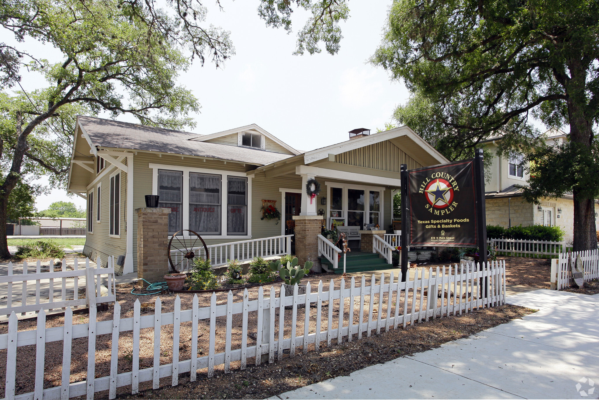 616 N Main St, Boerne, TX for Sale