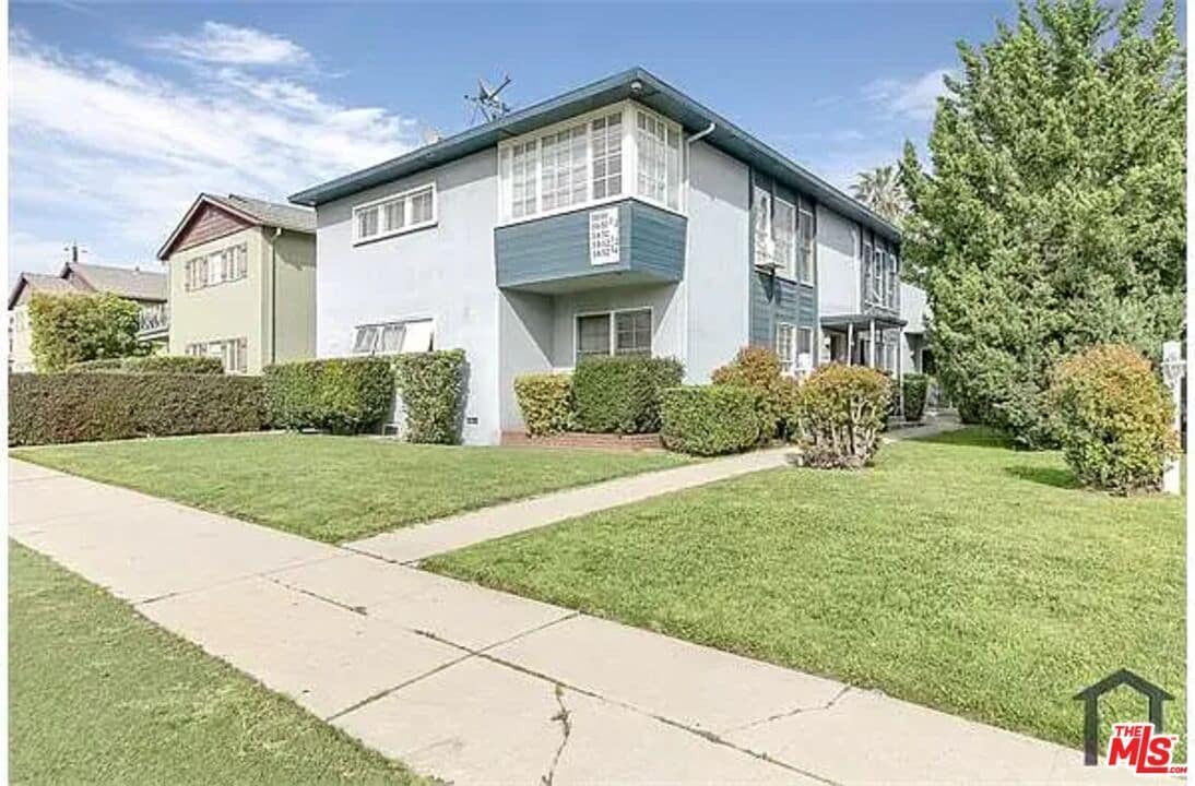 5846-5852 1/2 Woodman Ave, Van Nuys, CA for Sale