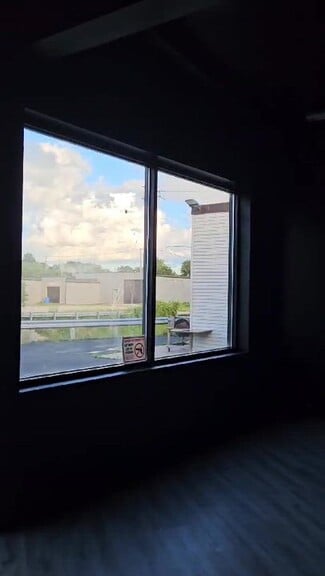 Rockford, IL Retail - 2608 Kilburn Ave