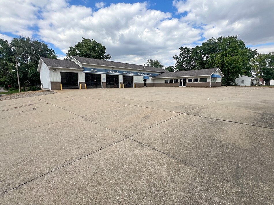 391 Franklin St, Carlyle, IL for Sale