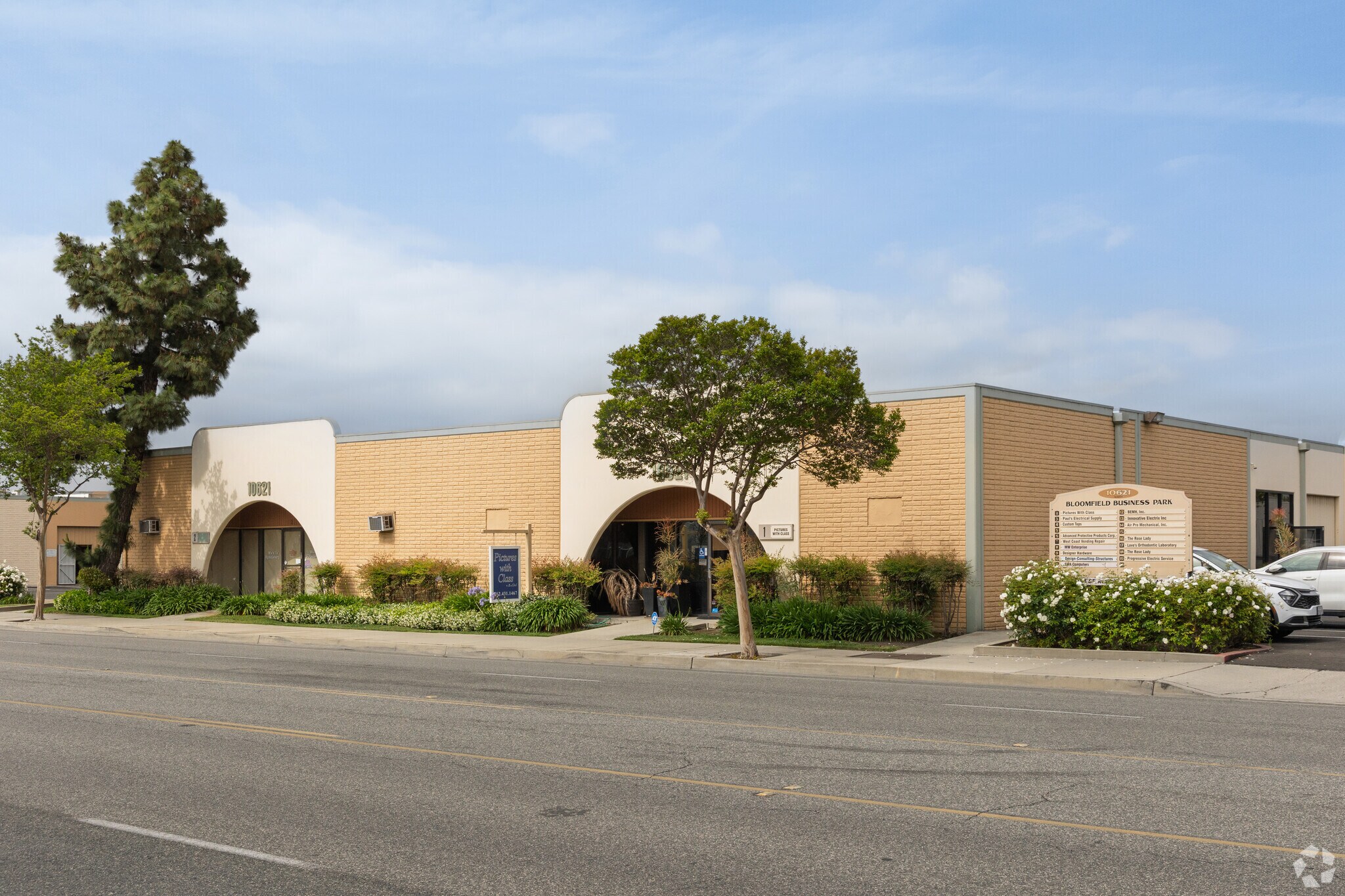 10621 Bloomfield St, Los Alamitos, CA for Rent