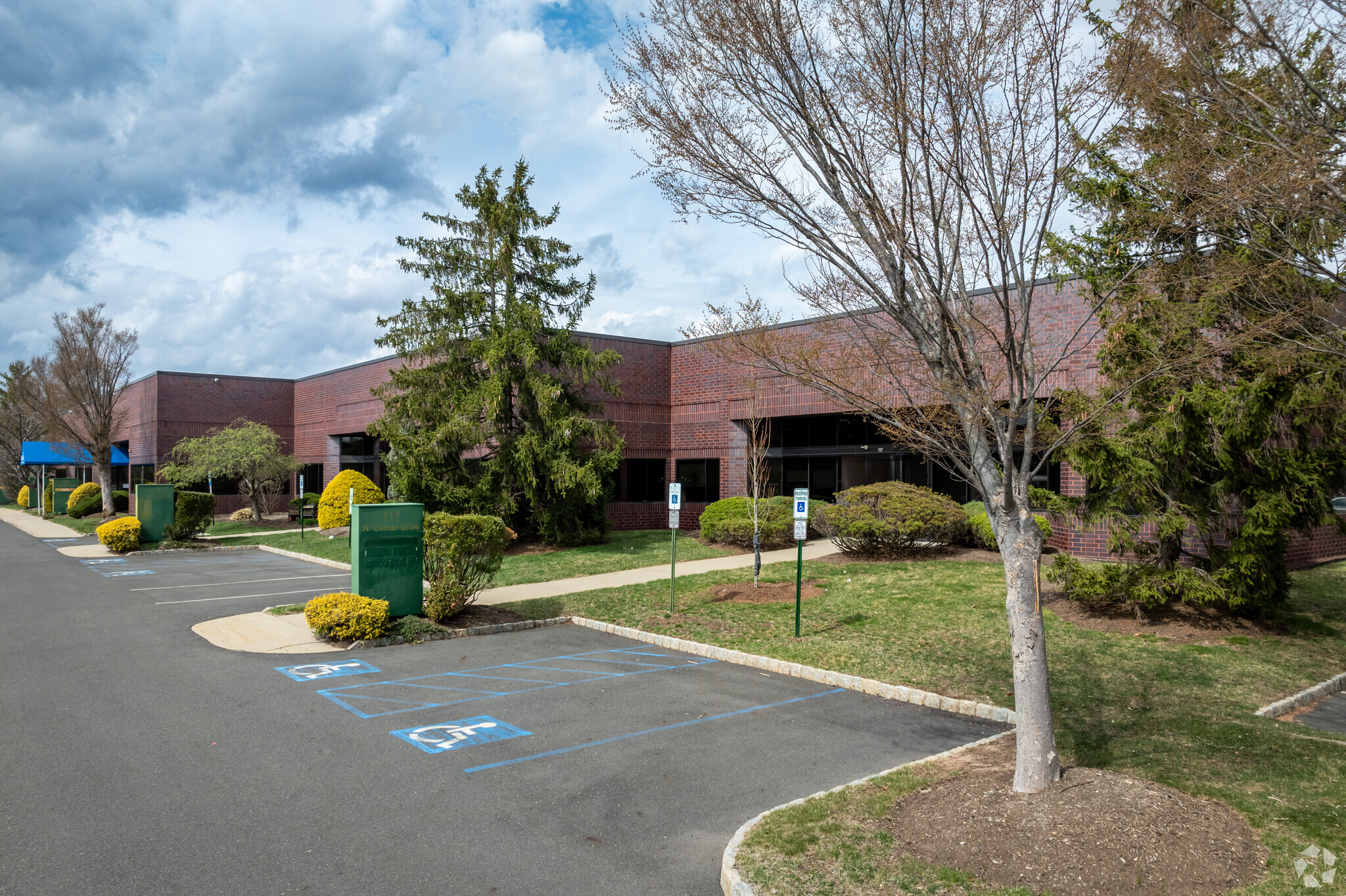 100-120 N Center Dr, North Brunswick, NJ for Rent