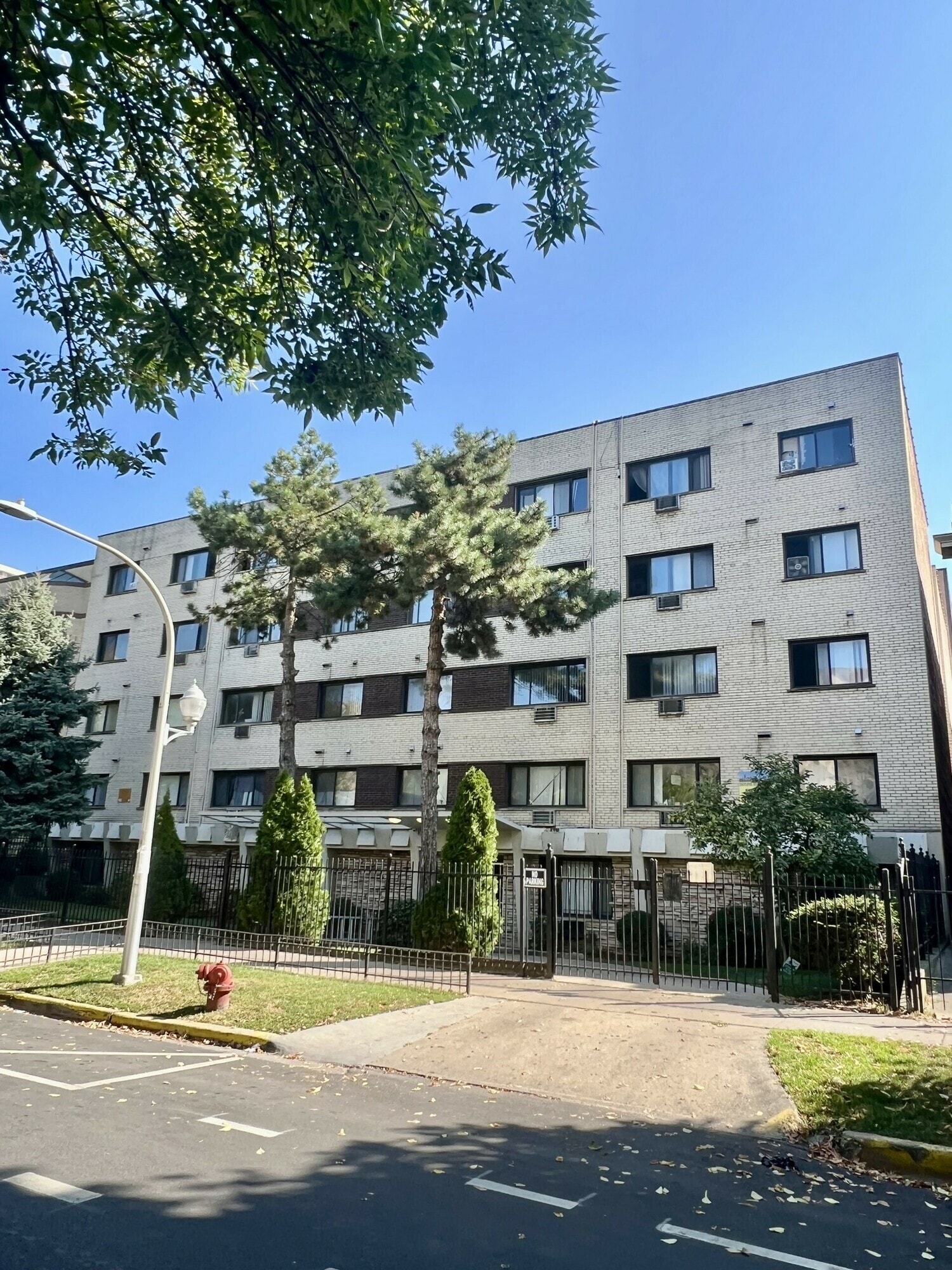 5833 N Kenmore Ave, Chicago, IL for Sale