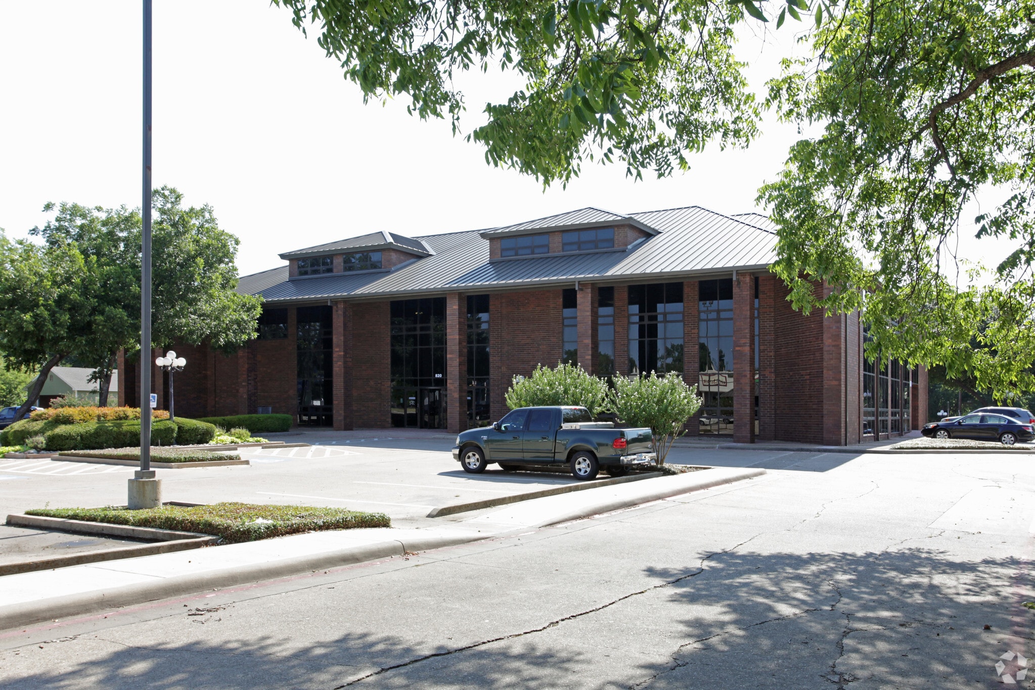 820 Ferris Ave, Waxahachie, TX for Sale