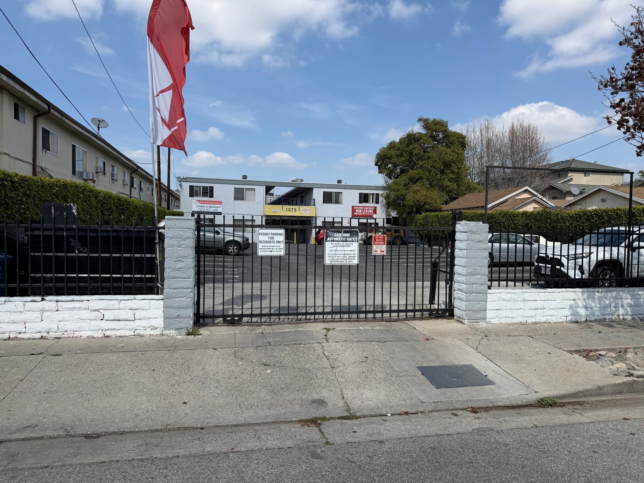 1075 W 39th St, Los Angeles, CA for Sale