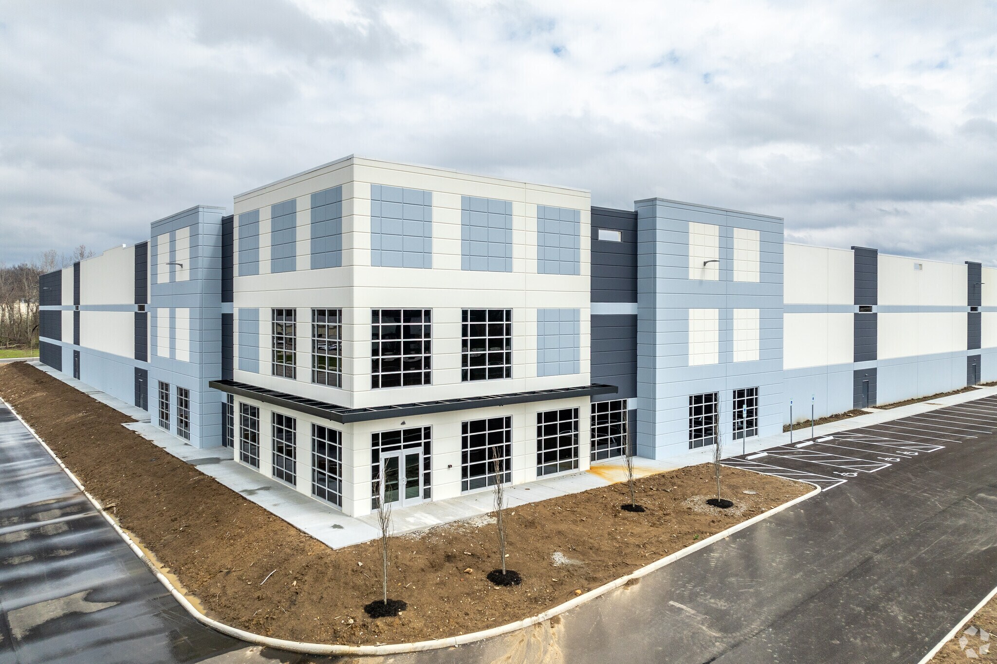 1800 Deffenbaugh Ct, Columbus, OH for Rent