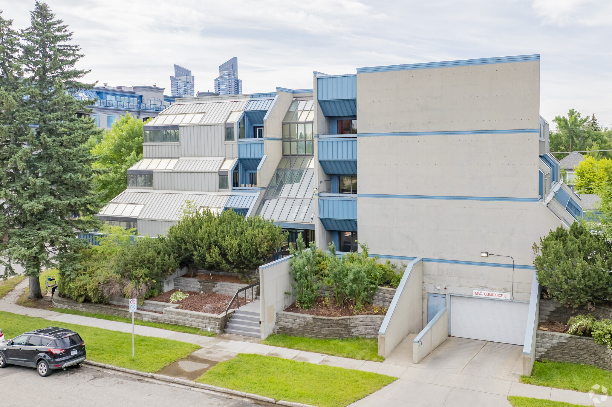 1601 Westmount Rd NW, Calgary, AB for Rent