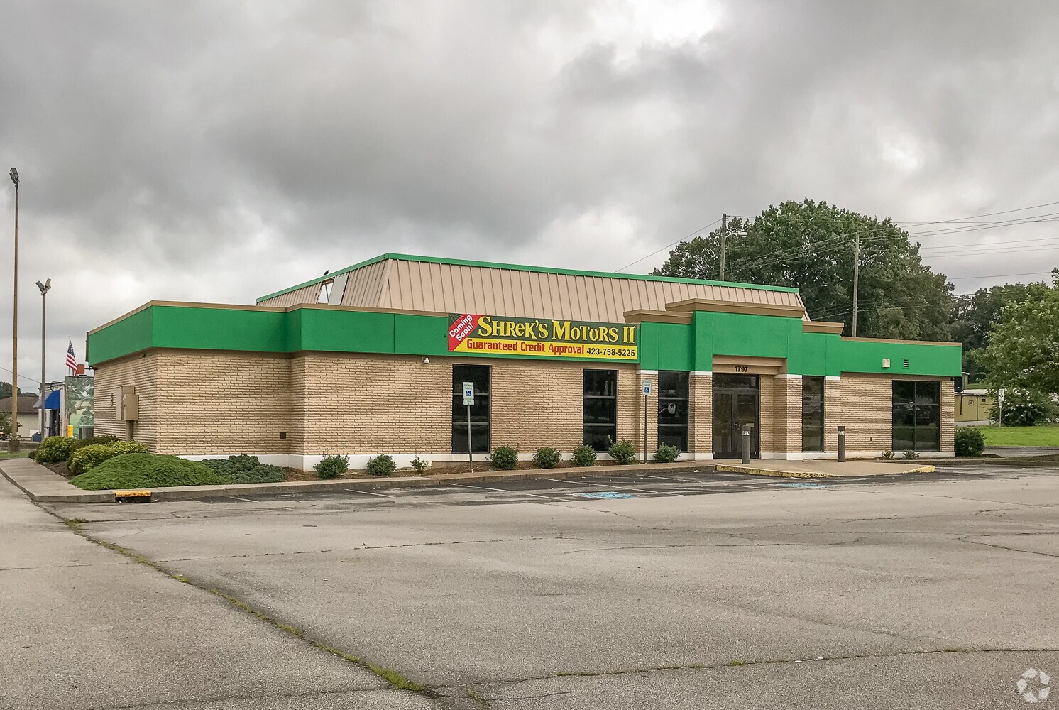 1797 Fort Henry Dr Kingsport, TN 37664 Retail Property for Lease on