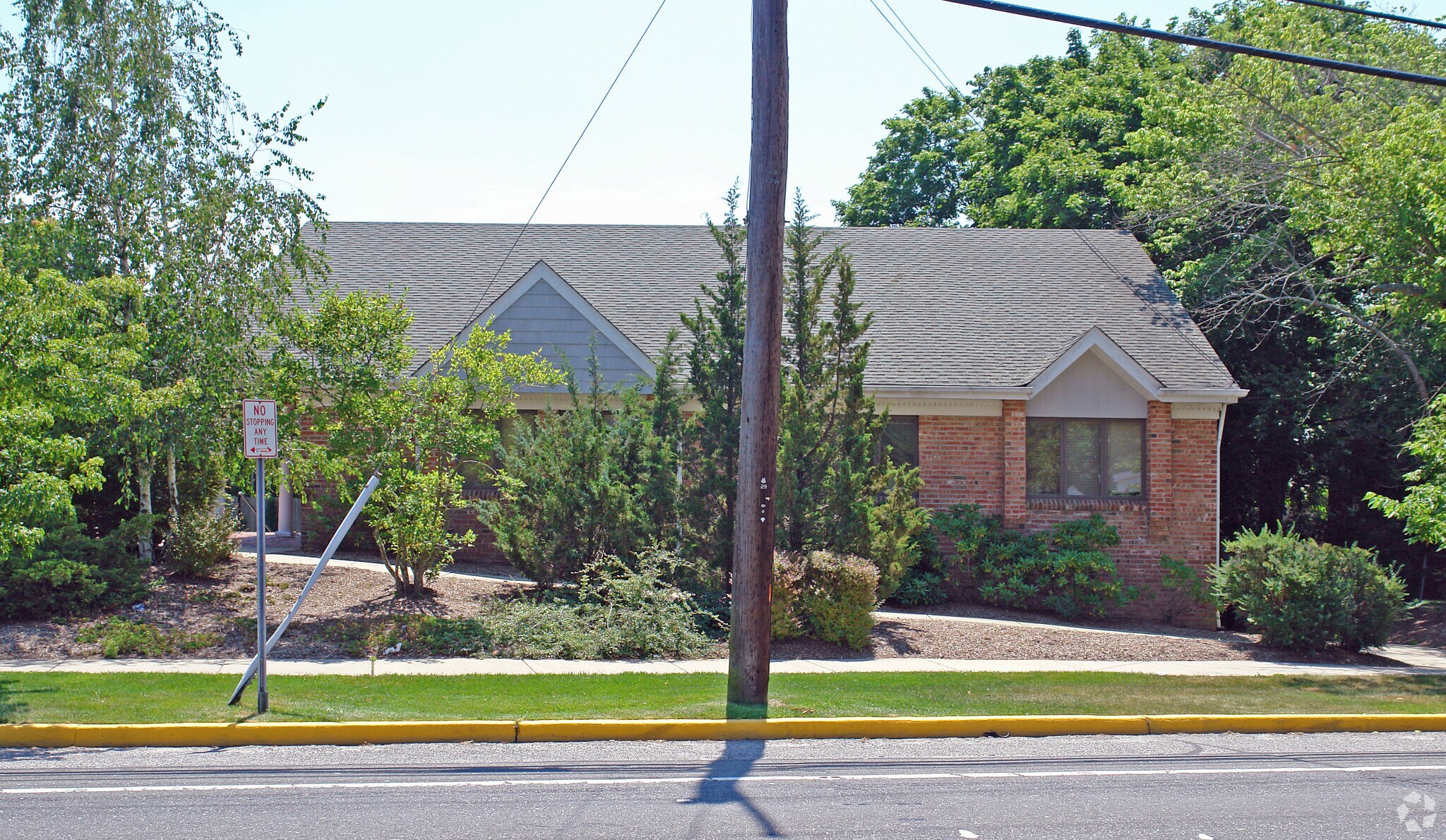 633 E Main St, Riverhead, NY for Rent