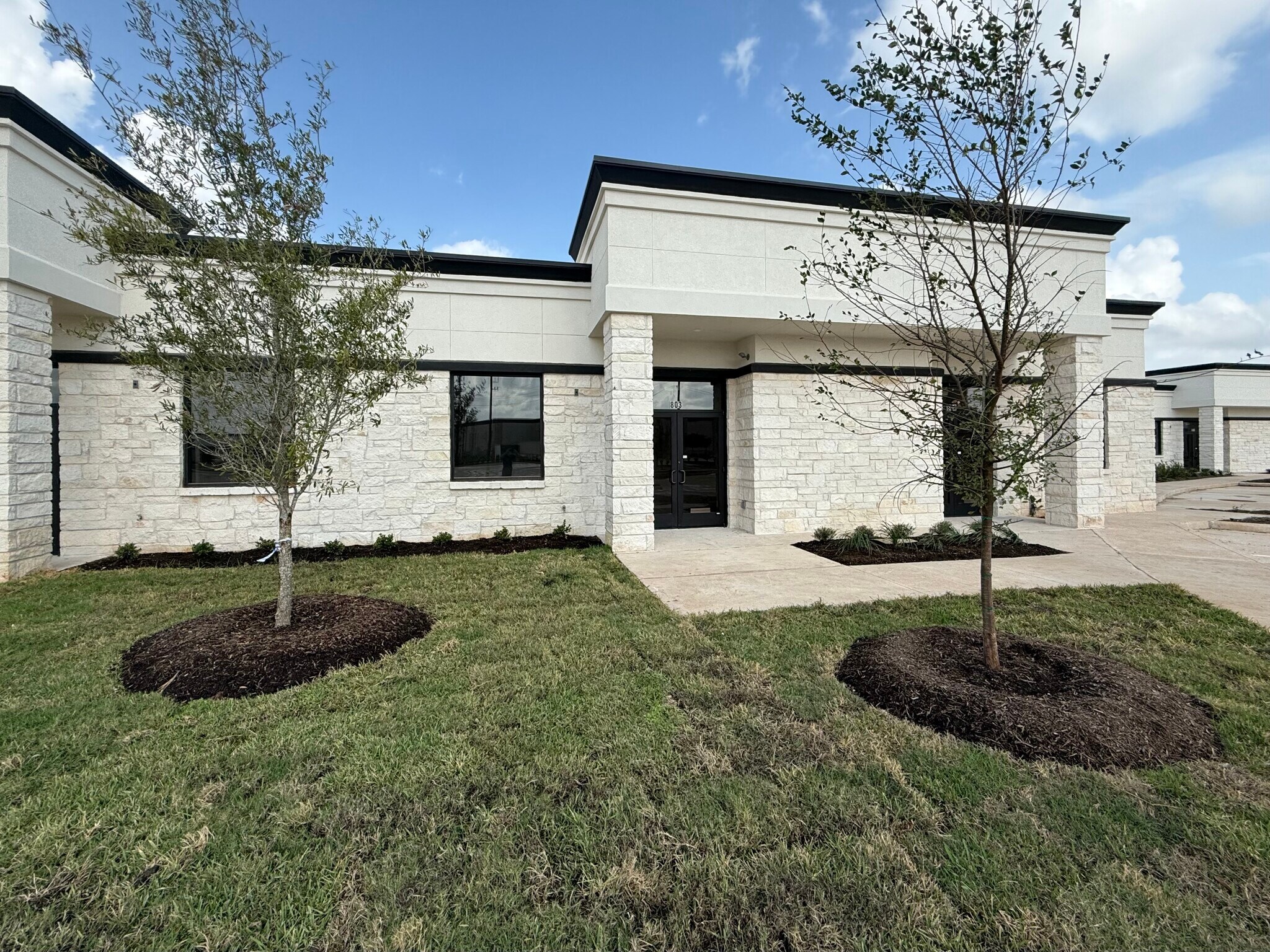 Building 8 | 5501 Cabrera Dr, Sugar Land, TX for Rent