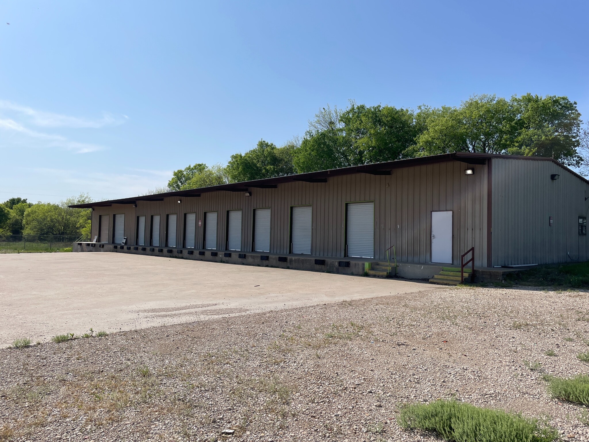 800 NW McKinney St, Rice, TX for Sale