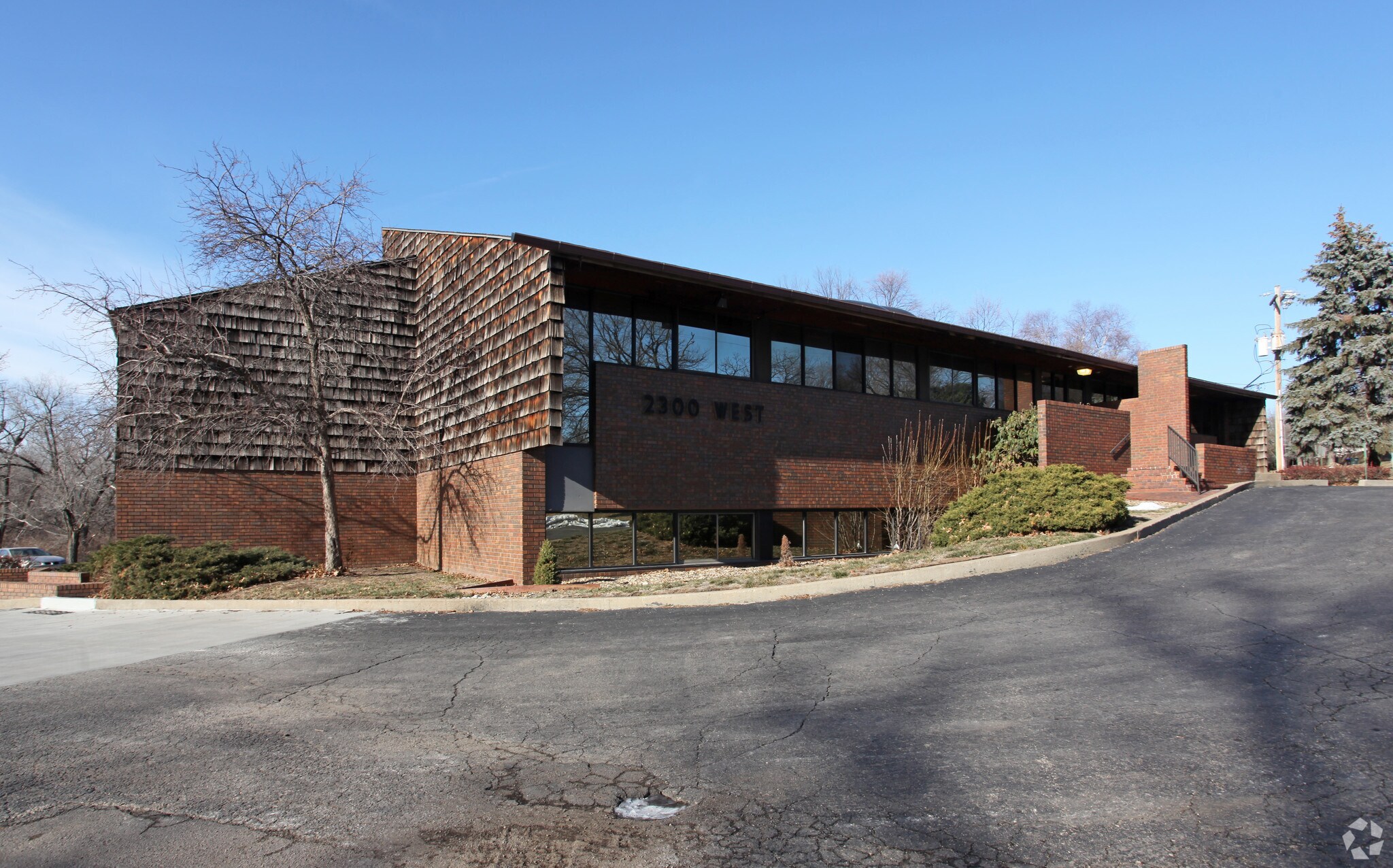 2300 SW 29th St Topeka, KS 66611 Office Property for Lease on