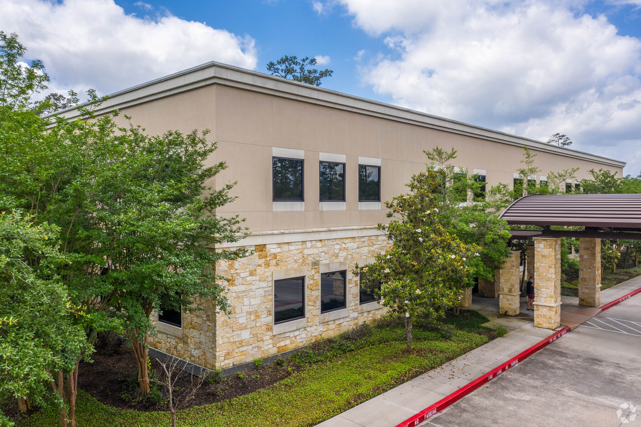 9191 Pinecroft Dr, The Woodlands, TX for Rent