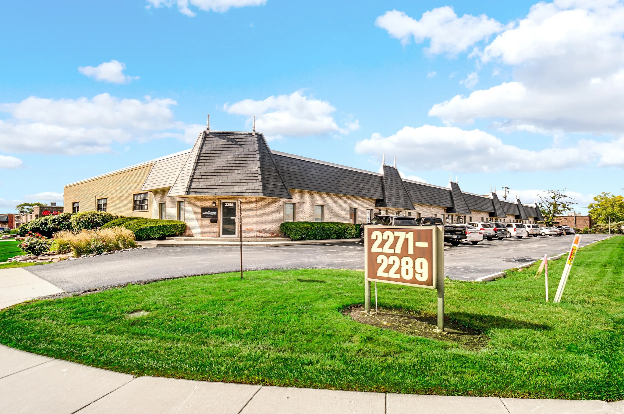 2271-2289 Devon Ave, Elk Grove Village, IL for Rent