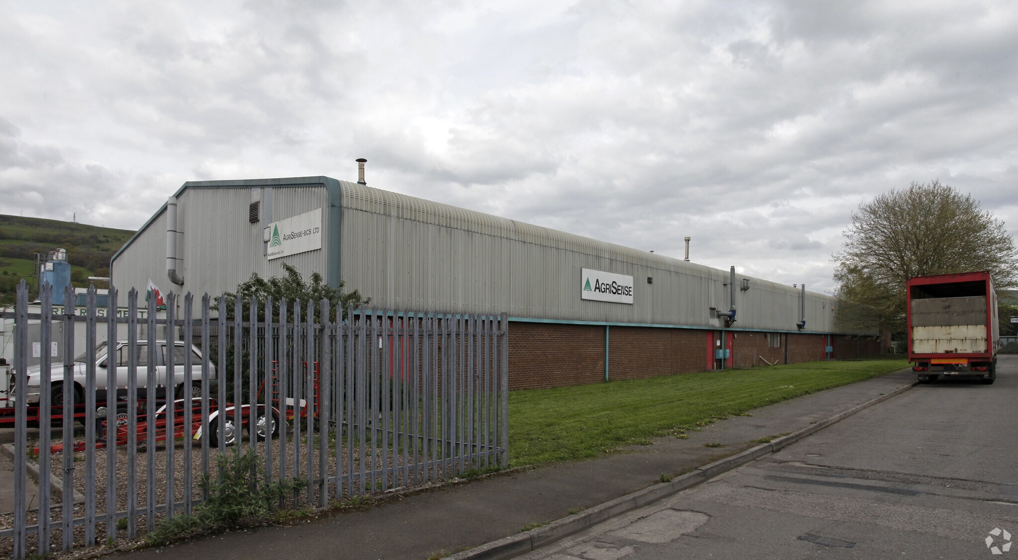 4 Taffs Mead Rd, Pontypridd, MGN for Rent