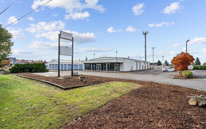 999 N 1st St, Silverton, OR for Rent