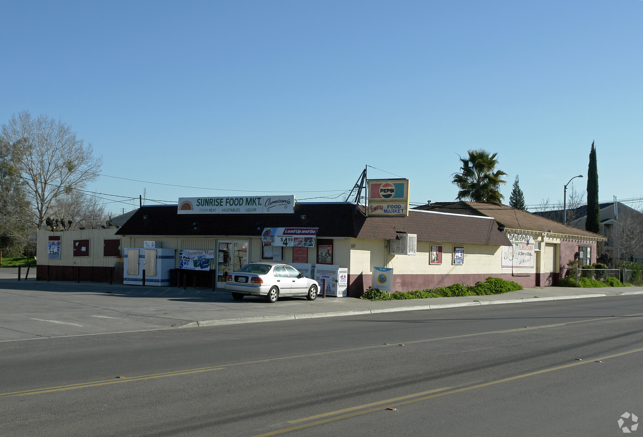 527 S Sunrise Ave, Madera, CA for Sale