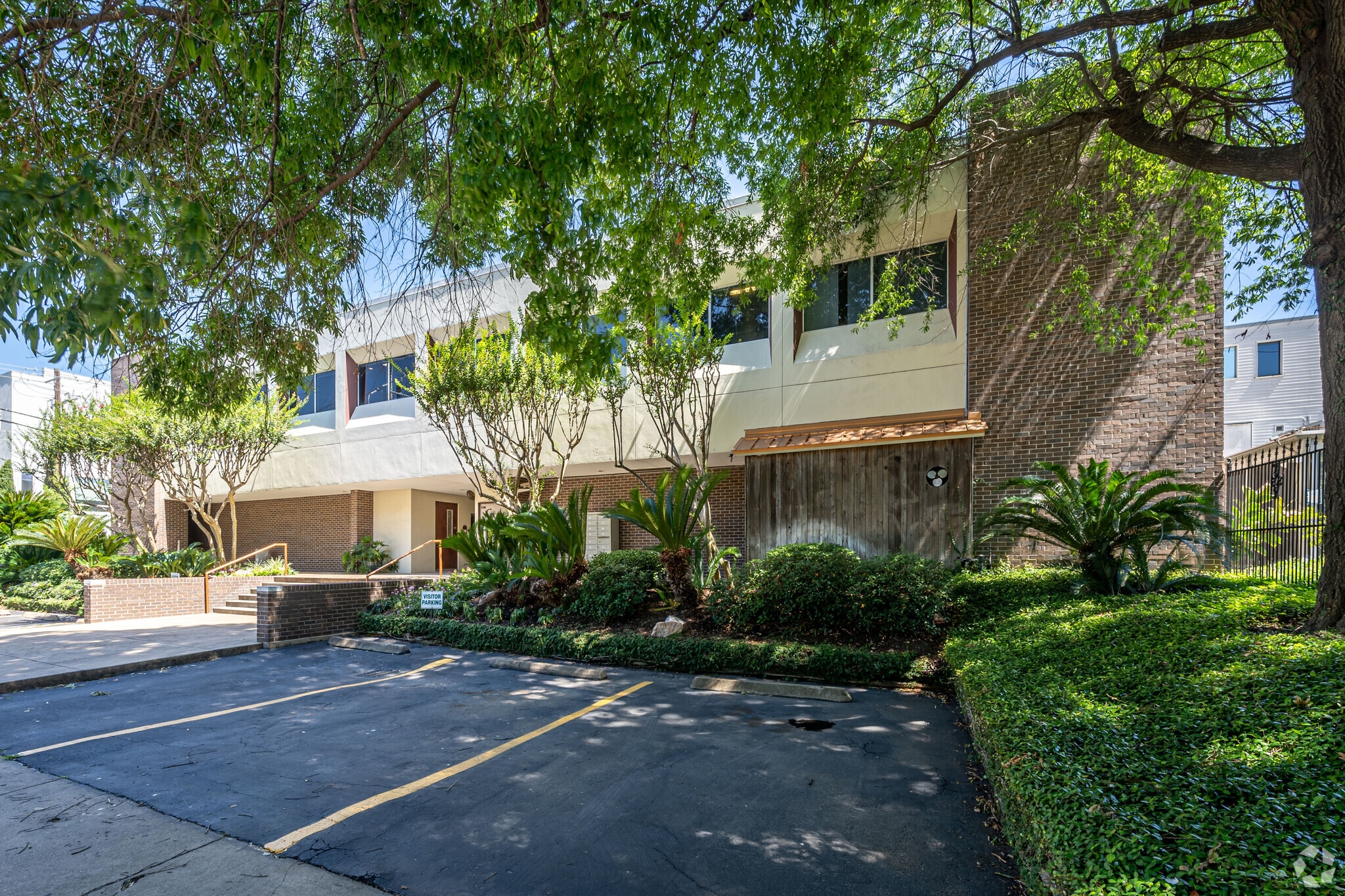 1920 N Memorial Way, Houston, TX for Rent